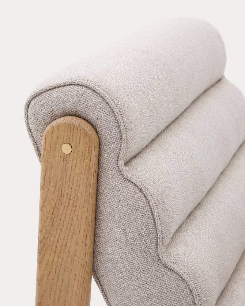 MAGIRA Bež fotelja od punog hrastovog drva s prirodnom završnom obradom