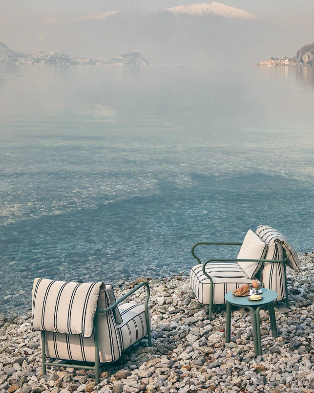 SALÓ Armchair with seat and backrest cushion