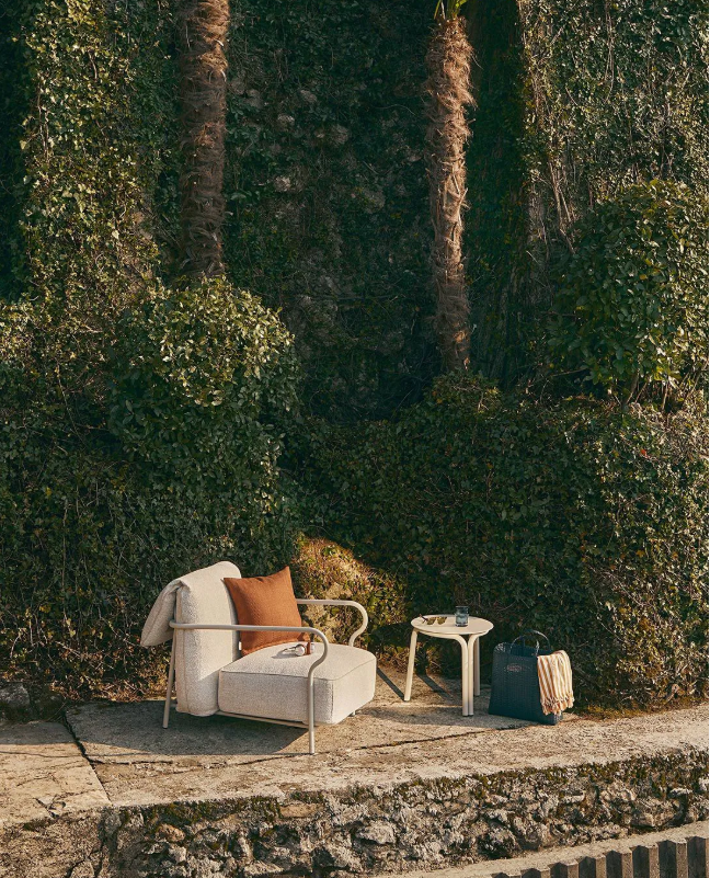 SALÓ Armchair with seat and backrest cushion