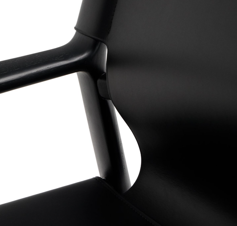 JAN Fotelja izrađena od crnih recikliranih kožnih vlakana