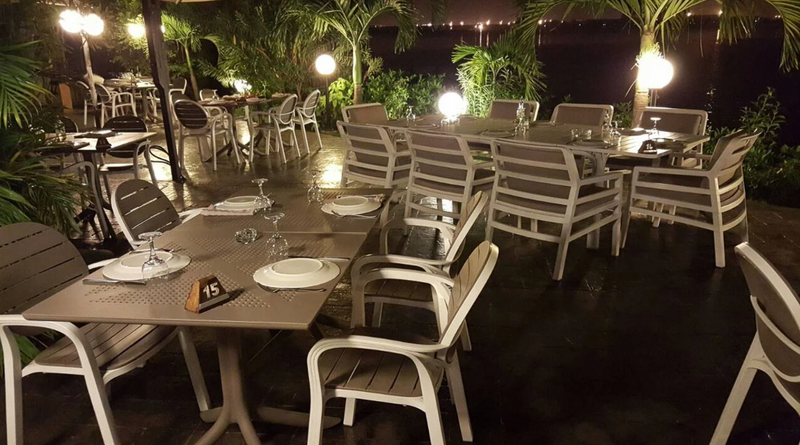 CLIP Small outdoor table 70 / 80