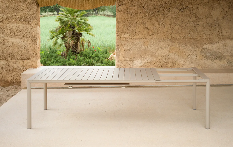 TEVERE Extensible outdoor table 210