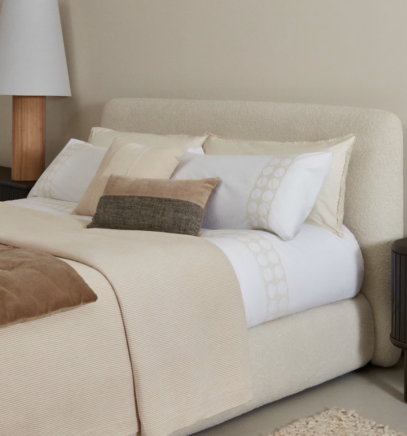 TEIA Cotton percale duvet cover and pillowcase set in white with floral embroidery