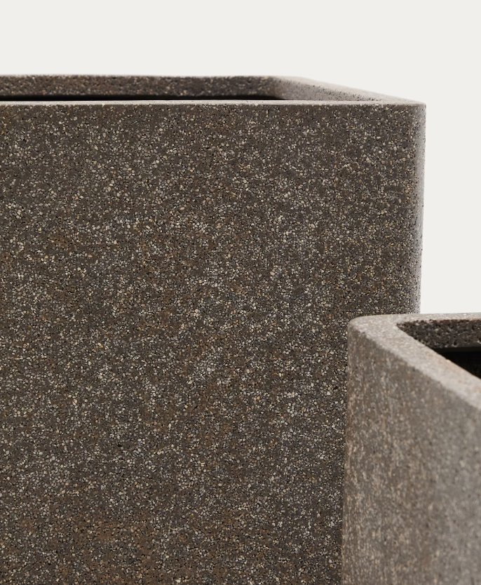 MINOA Set of 2 tall planters with brown stone effect