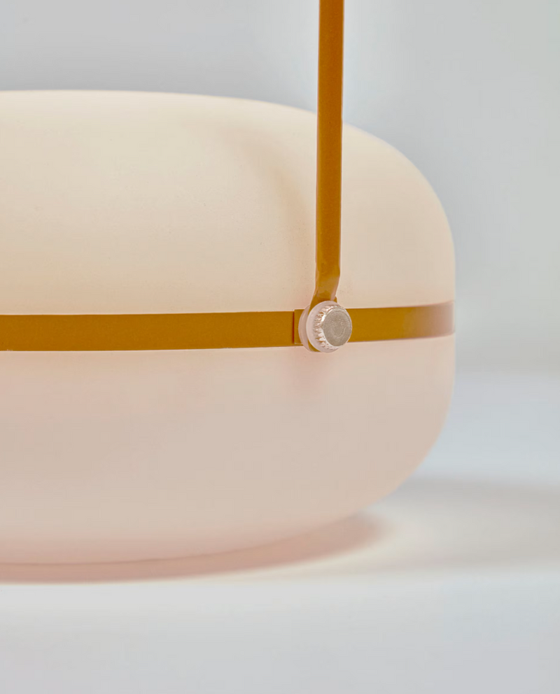 TEA Stolna lampa od polietilena i metala s završnom obradom boje senfa