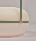 TEA Stolna lampa od polietilena i metala sa zelenom završnom obradom