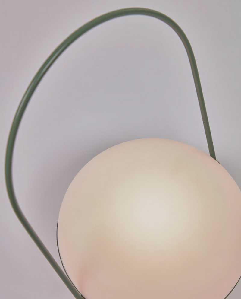 TEA Stolna lampa od polietilena i metala sa zelenom završnom obradom