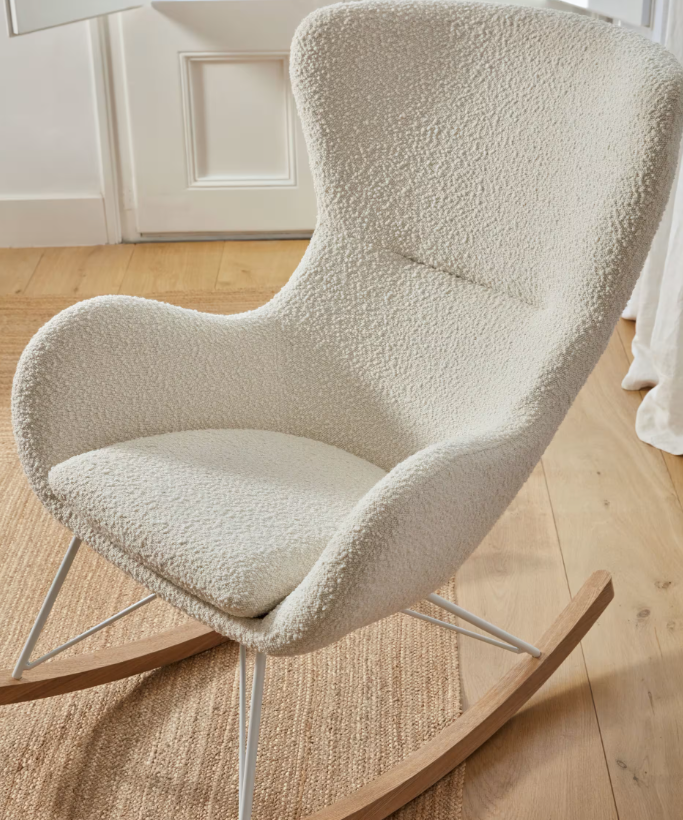 VANIA Stolica za ljuljanje u bijelom boucléu