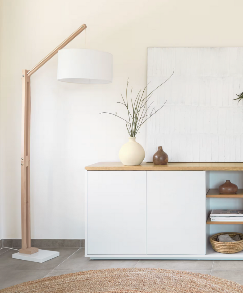 RIAZ Floor lamp in beech wood with white lampshade