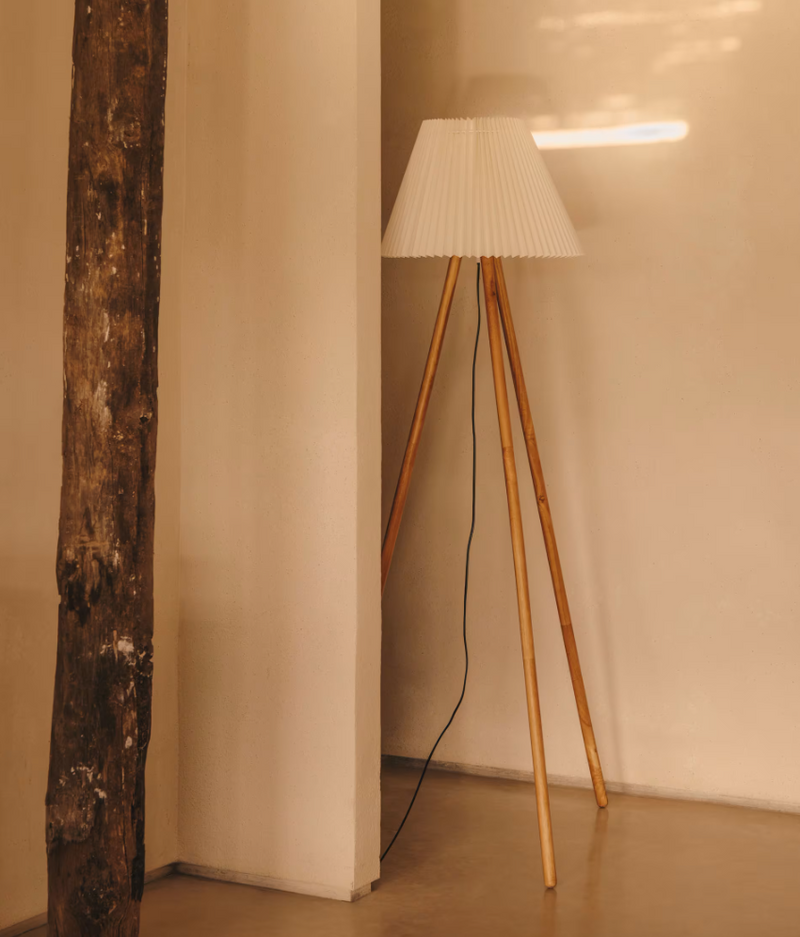 BENICARLO Podna lampa od punog kaučukovog drva s prirodnom, bež završnom obradom