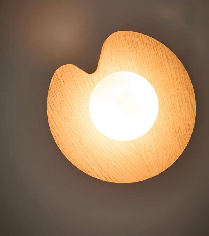 WILARA Zidna svjetiljka od hrastovog furnira s 1 dimljenom staklenom kuglom