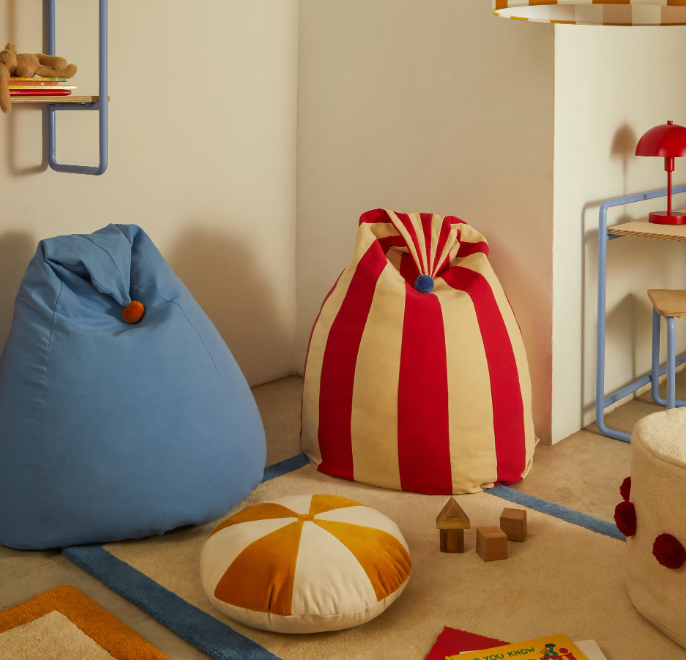 OLVI Crveni i bež, pamučni puf s plavom resicom, Ø 60 cm