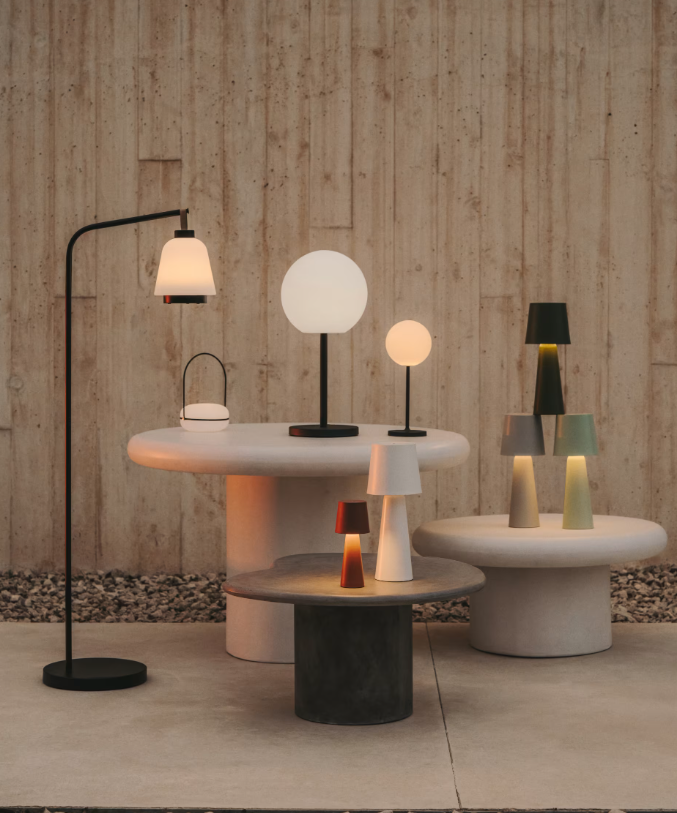 UDIYA Vanjska stolna lampa od polietilena i metala s crnom završnom obradom