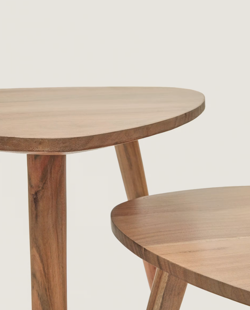 DUVANI Set od 2 pomoćna stolića od masivnog bagremovog drva s izbijeljenom završnom obradom