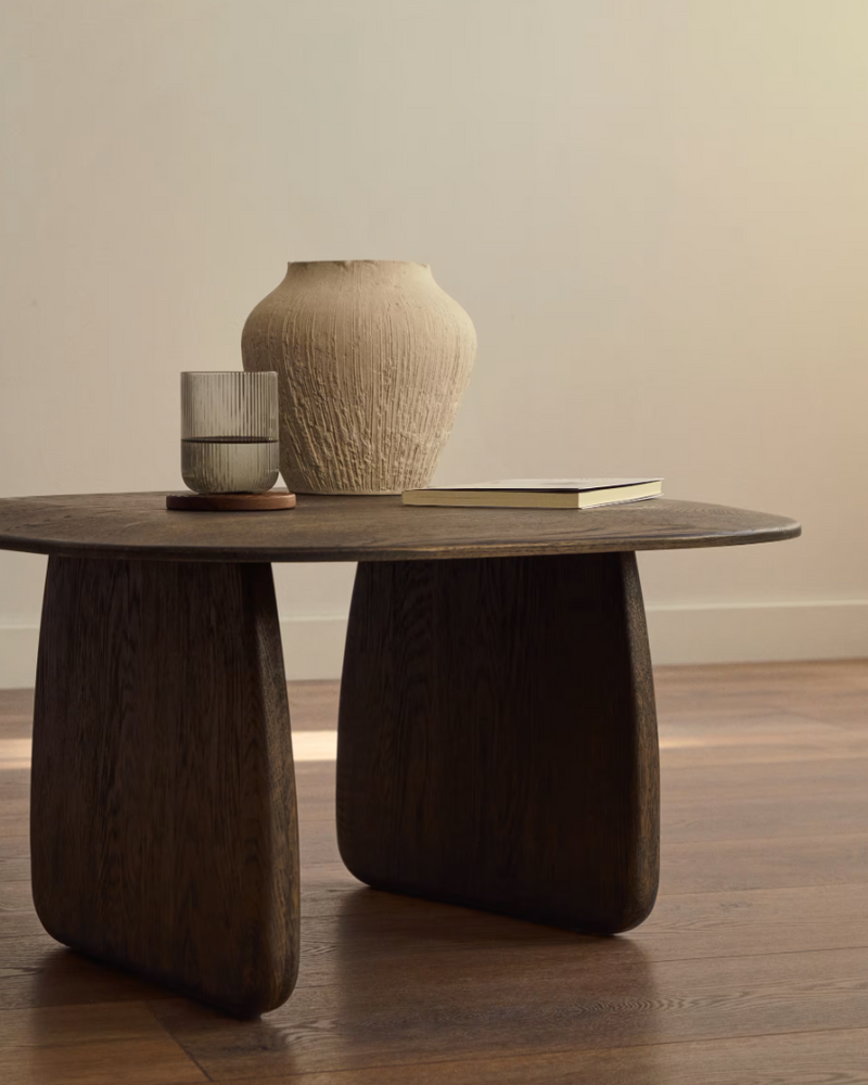 PIRITA Pomoćni stolić izrađen od masivnog hrastovog drva u tamnoj boji, 70,6 x 70 cm FSC 100%