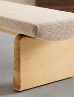 TOPAZ Klupa od bež šenila i FSC 100% masivnog jasena u prirodnoj završnoj obradi, 150 cm