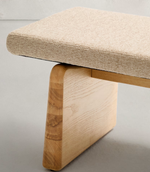 TOPAZ Klupa od bež šenila i FSC 100% masivnog jasena u prirodnoj završnoj obradi, 150 cm