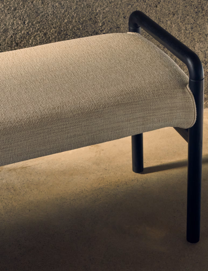 MACARET Klupa s uklonjivim pokrovom od masivnog hrasta s crnom završnom obradom 120 cm FSC Mix Credit