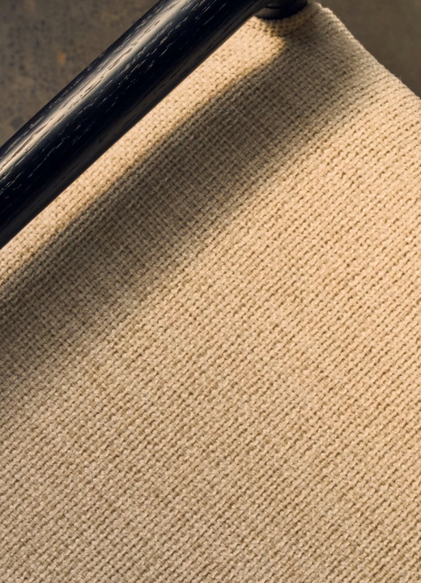 MACARET Klupa s uklonjivim pokrovom od masivnog hrasta s crnom završnom obradom 120 cm FSC Mix Credit