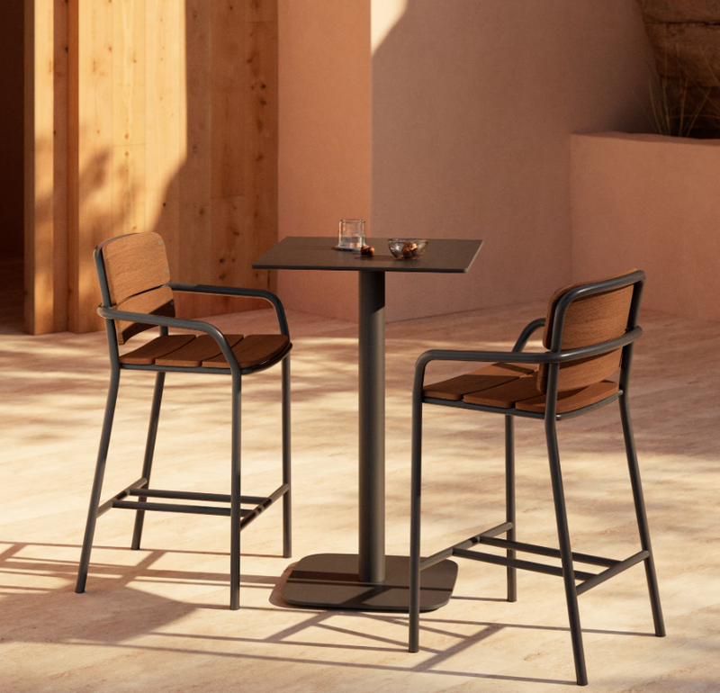 DINA High outdoor table in black with metal leg in a painted black finish, 60 x 60 x 96 cm