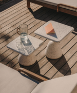 SAURA Klub stolić od bijelog terrazza s bijelom terazzo pločom 32 x 48 x 48