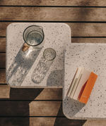 SAURA Klub stolić od bijelog terrazza s bijelom terazzo pločom 32 x 48 x 48