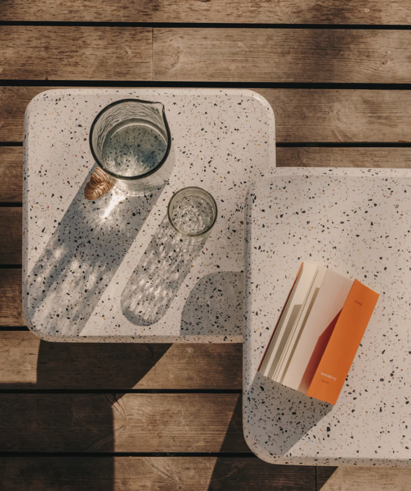 SAURA Klub stolić od bijelog terrazza s bijelom terazzo pločom 32 x 48 x 48