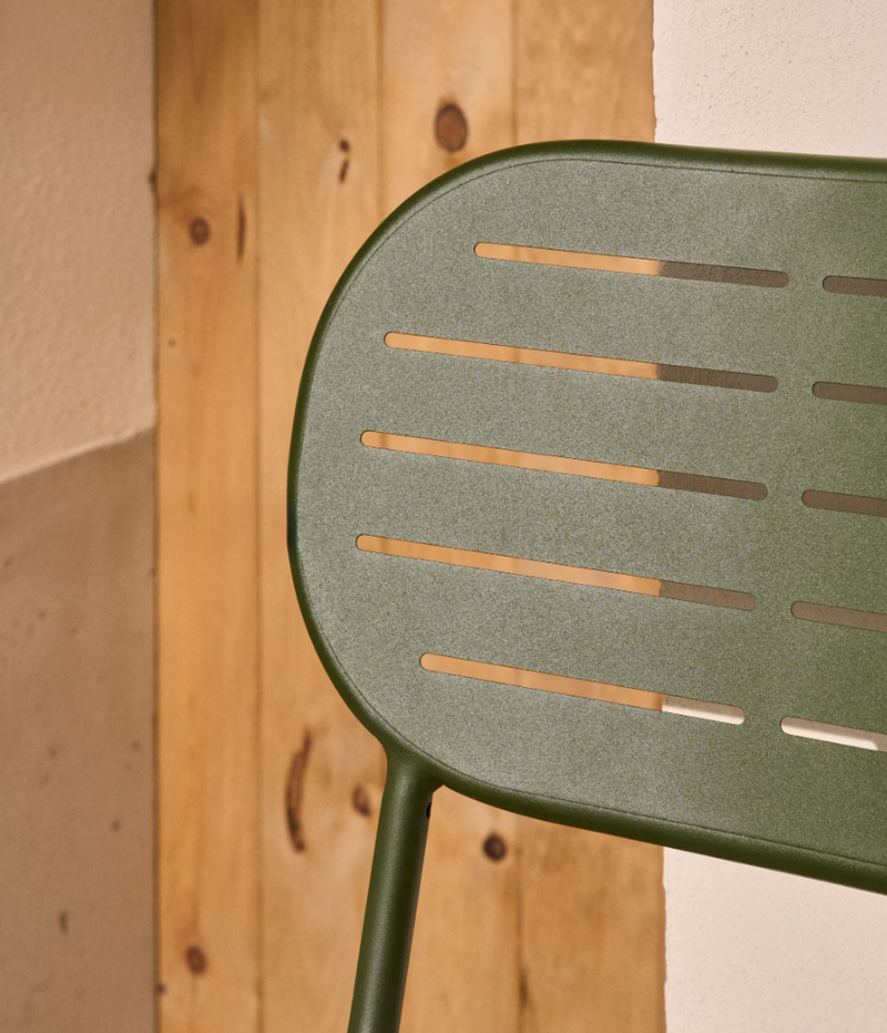 BRAI Vrtna stolica koja se može slagati jedna na drugu od zelenog pocinčanog čelika