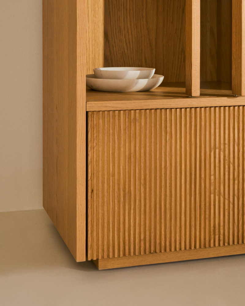 HELVINE Vitrina s 4 vrata, 2 ladice, hrastov furnir i kaljeno staklo, 100 x 174 cm, FSC 100%