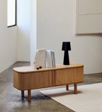 MAILEN TV komoda s 2 vrata od jasenovog furnira s prirodnom završnom obradom 120 x 50 cm