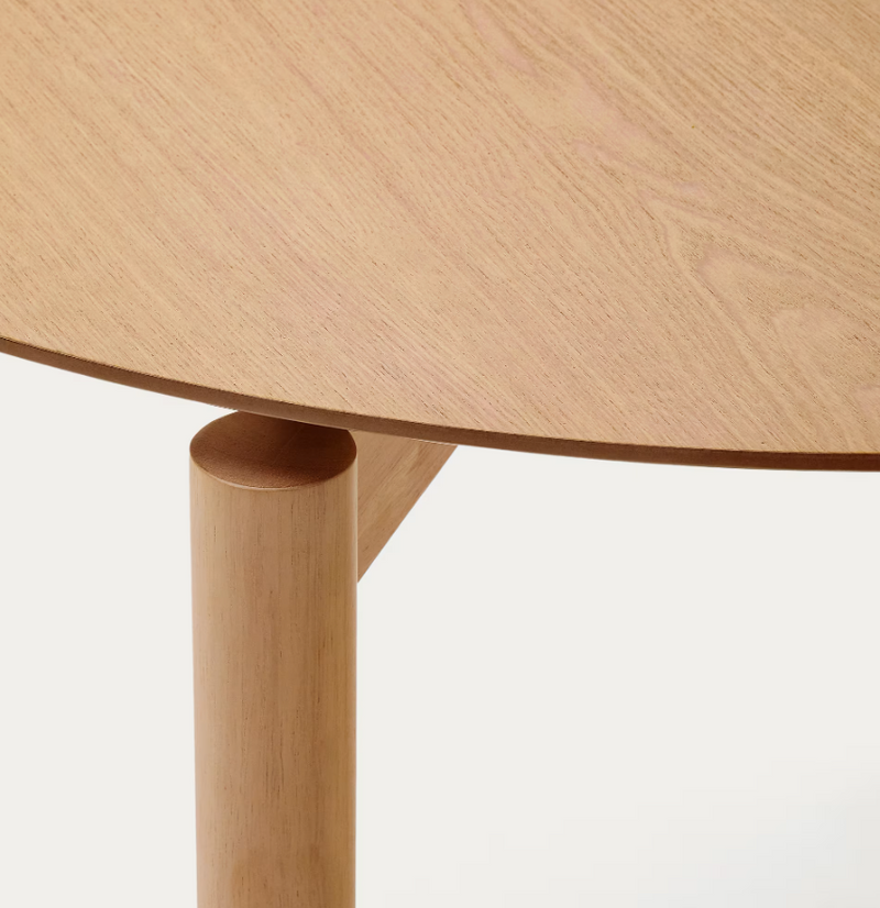 INDARA Okrugli stol od jasenovog furnira i masivnog kaučukovca s prirodnom završnom obradom Ø110 cm