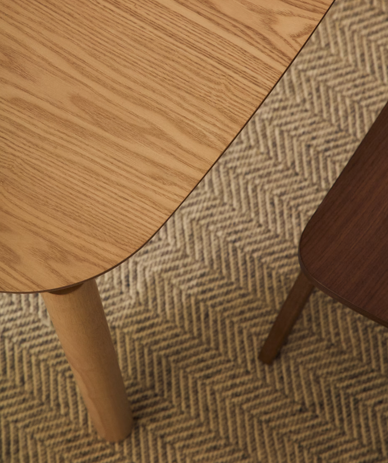 INDARA Kvadratni stol od jasenovog furnira i masivnog kaučukovca s prirodnom završnom obradom 100 x 100 cm