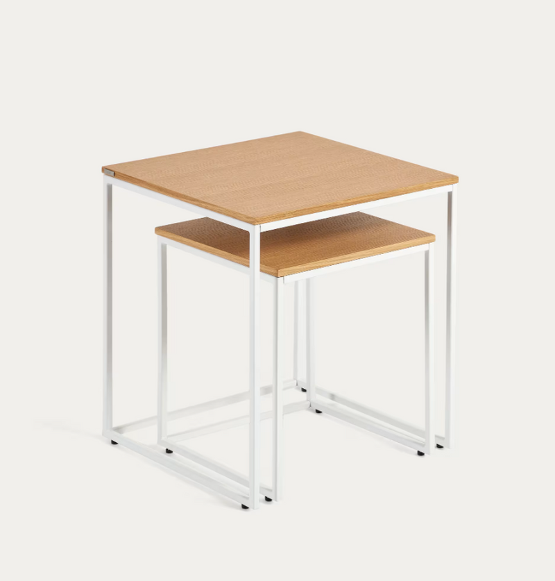 YOANA Set od 2 ugradbena pomoćna stolića s furnirom od hrastovog drva i obojenom bijelom metalnom konstrukcijom