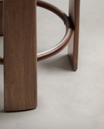 GRANITE Visoki stolac od smeđeg šenila i masivnog jasena s završnom obradom boje oraha FSC 100% 65 cm