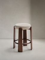 GRANITE Visoki stolac od bež šenila i masivnog jasena s završnom obradom boje oraha FSC 100% 75 cm