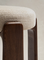 GRANITE Visoki stolac od bež šenila i masivnog jasena s završnom obradom boje oraha FSC 100% 75 cm