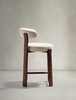 GRANITE Visoki stolac od bež šenila i masivnog jasena s završnom obradom boje oraha FSC 100% 65 cm