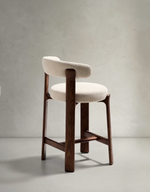 GRANITE Visoki stolac od bež šenila i masivnog jasena s završnom obradom boje oraha FSC 100% 65 cm