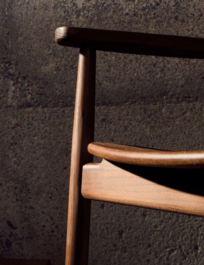 FONDES Chair in solid oak wood with walnut finish FSC Mix Credit
