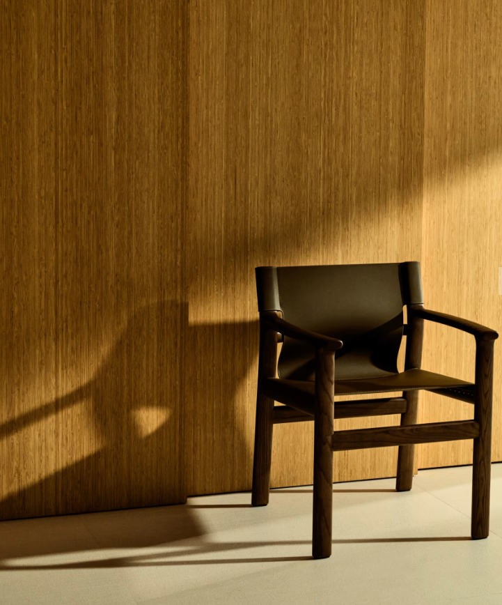 JAN Chair made of dark brown recycled leather fibres and FSC 100% solid ash wood with walnut-coloured finish