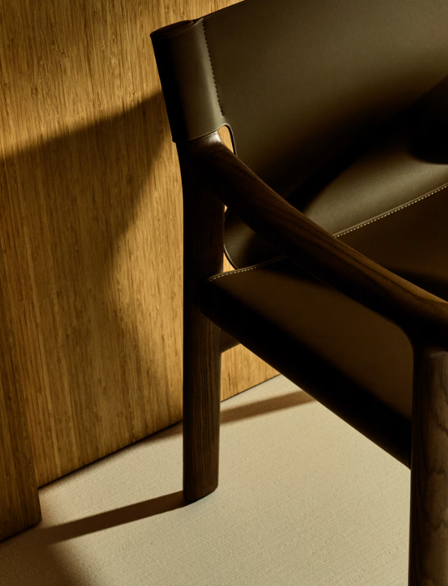 JAN Chair made of dark brown recycled leather fibres and FSC 100% solid ash wood with walnut-coloured finish
