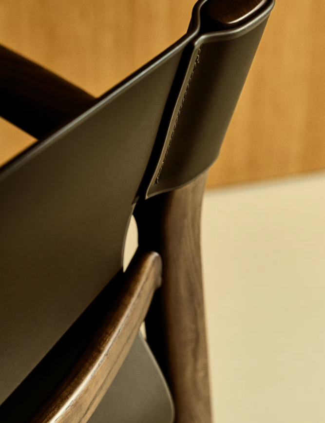 JAN Chair made of dark brown recycled leather fibres and FSC 100% solid ash wood with walnut-coloured finish