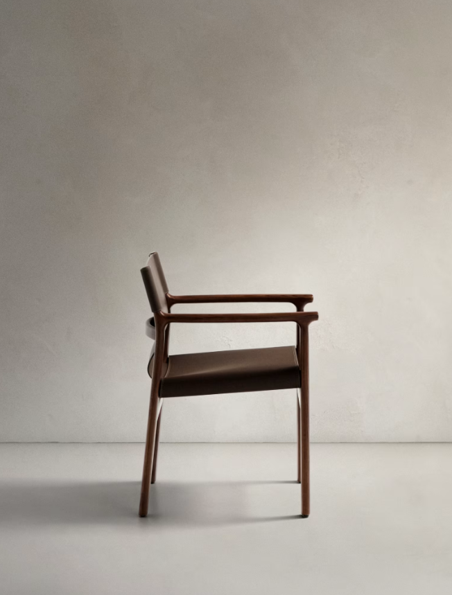 JAN Chair made of dark brown recycled leather fibres and FSC 100% solid ash wood with walnut-coloured finish