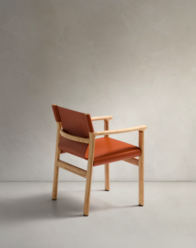 JAN Chair made of light brown recycled leather fibres and FSC 100% solid ash wood with natural tone finish