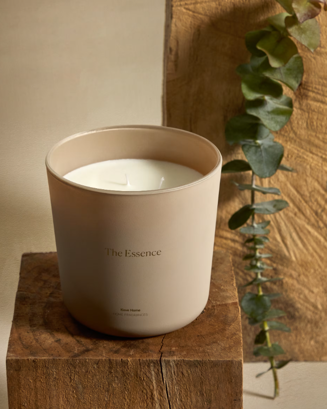 THE ESSENCE 500g The Essence scented candle