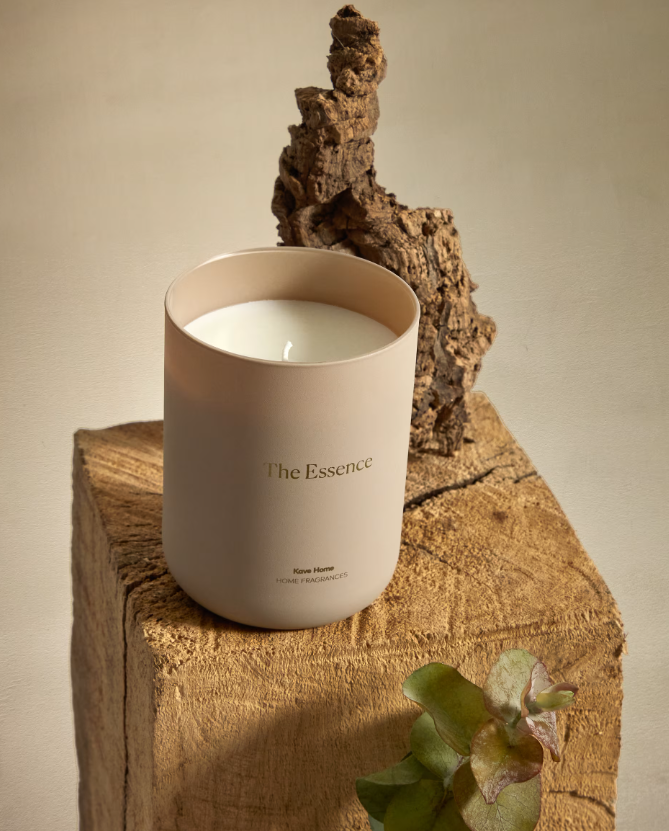 THE ESSENCE 220g The Essence scented candle