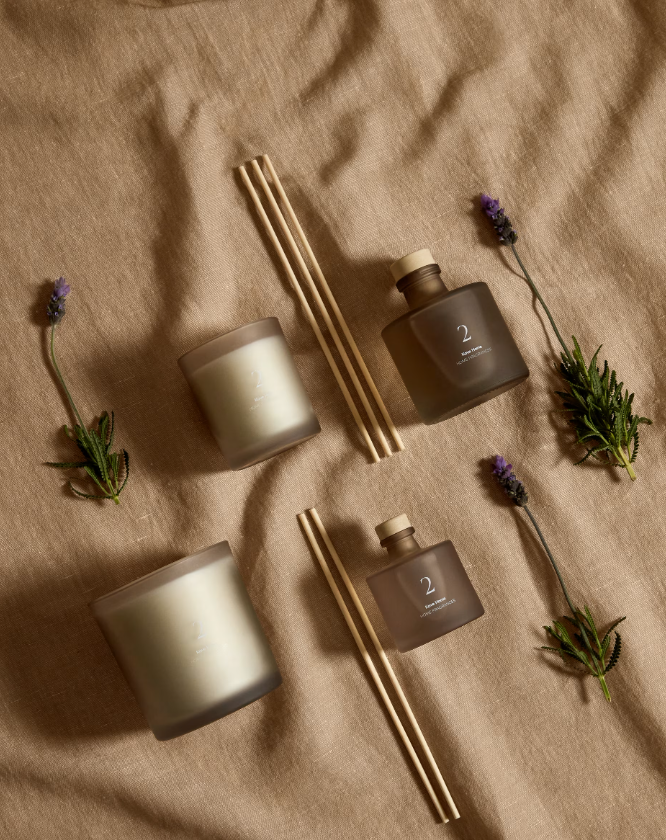 2/SWEET VANILLA 400g Sweet Vanilla scented candle