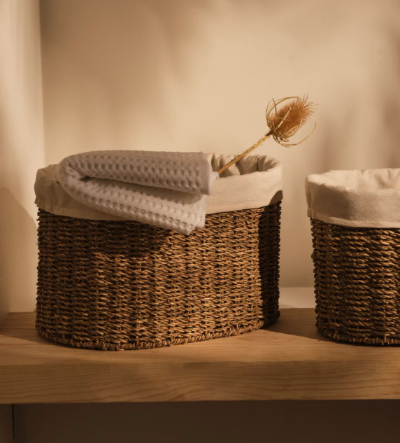 TOSSA Set of 2 medium natural fiber baskets