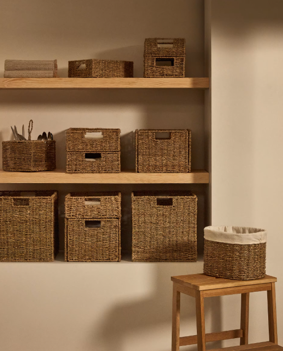 TOSSA Set of 2 medium natural fiber baskets