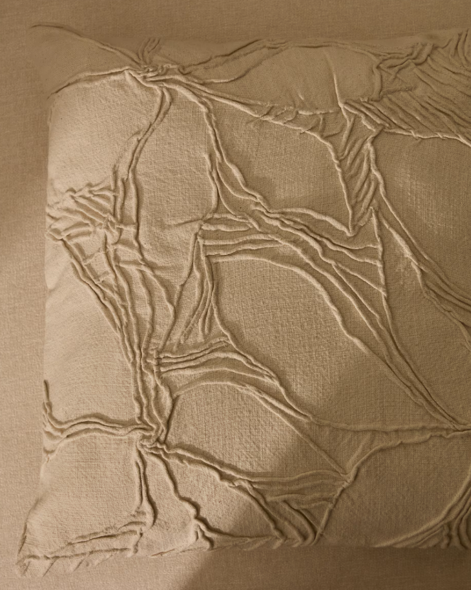 ZIRA Pamučna jastučnica s bež cvjetnim detaljima 45 x 45 cm